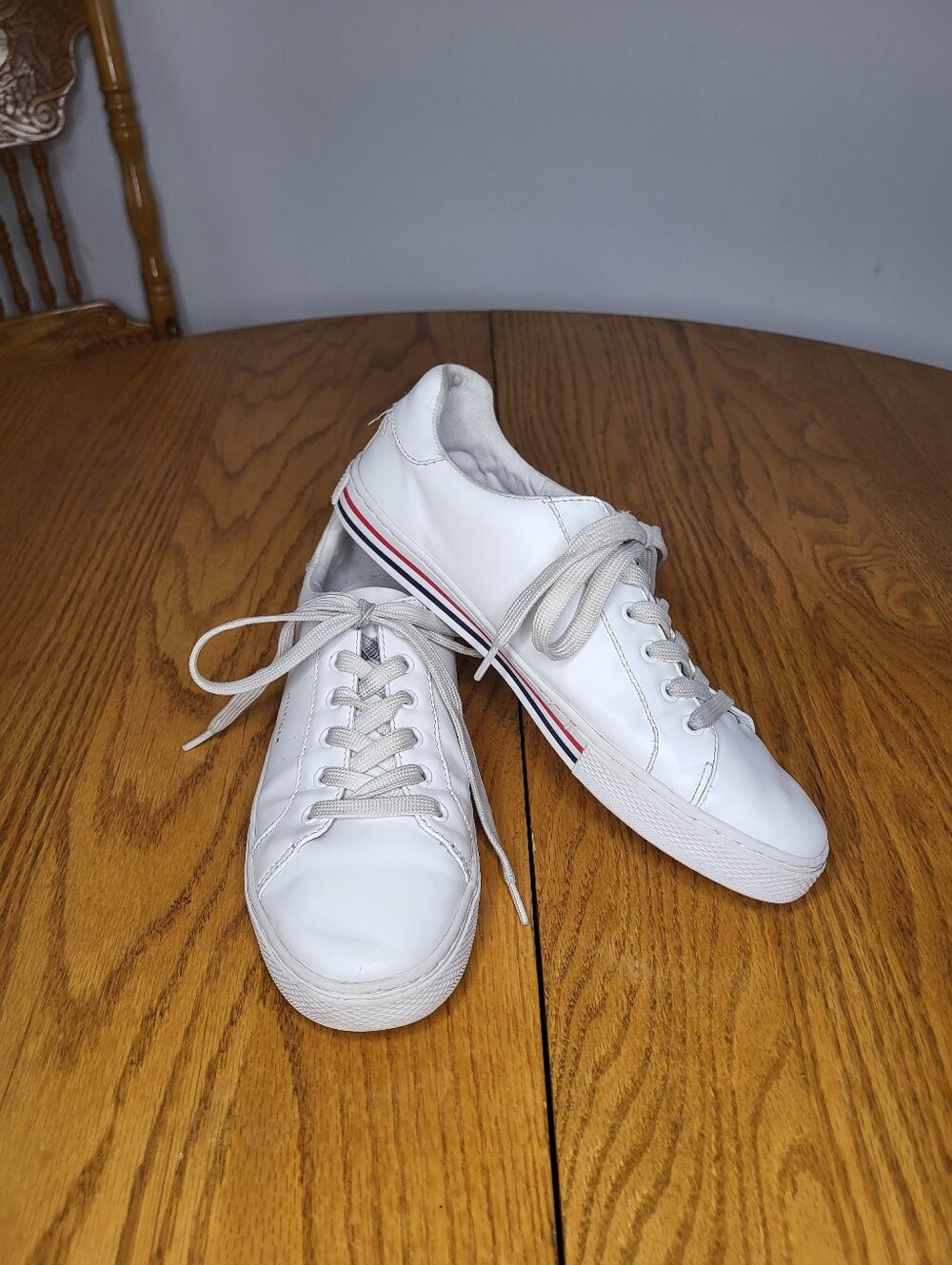 ✨️Tommy Hilfiger Sneakers 8.5